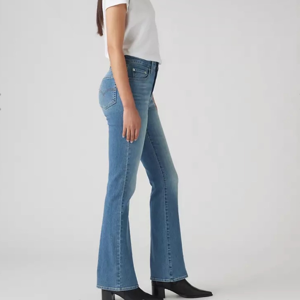 Levi's 725 High Rise Bootcut Jeans - Picture 3 of 5
